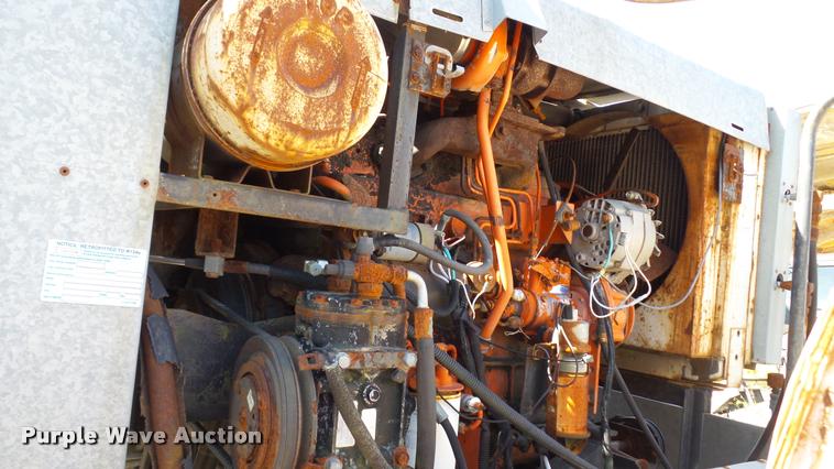 image for item DC2640 Gleaner K2 combine