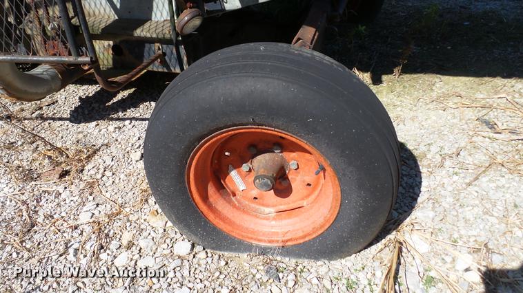 image for item DC2640 Gleaner K2 combine