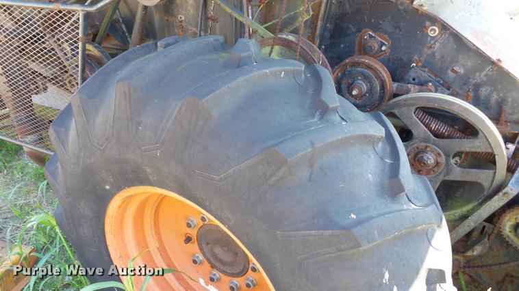 image for item DC2640 Gleaner K2 combine