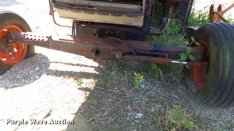 image for item DC2640 Gleaner K2 combine