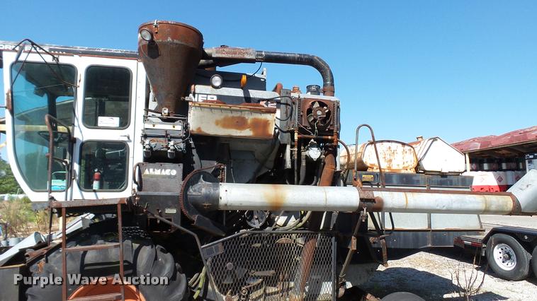 image for item DC2640 Gleaner K2 combine