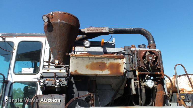 image for item DC2640 Gleaner K2 combine