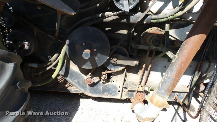 image for item DC2640 Gleaner K2 combine