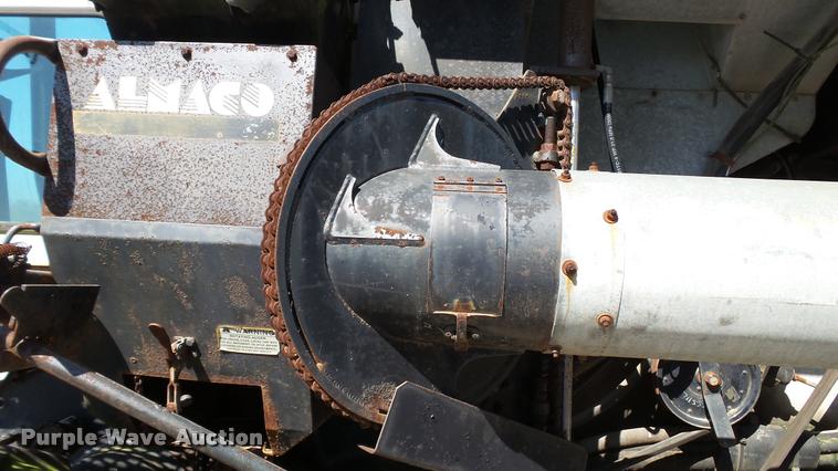 image for item DC2640 Gleaner K2 combine