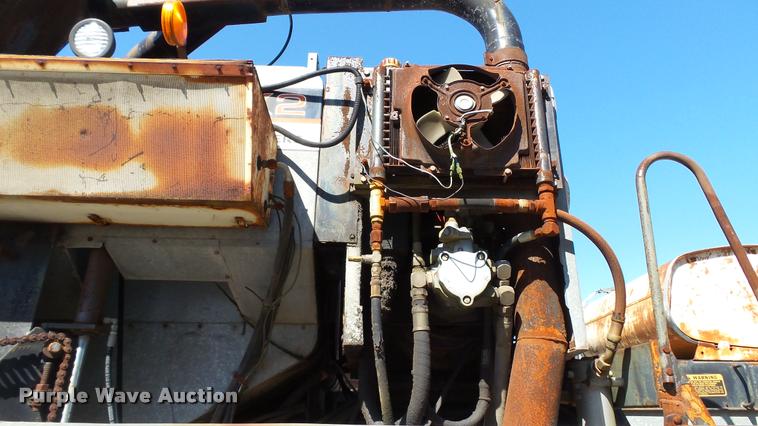 image for item DC2640 Gleaner K2 combine