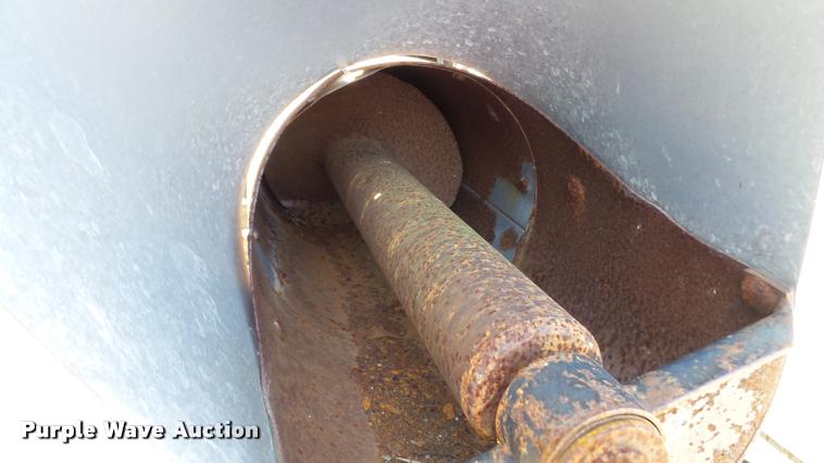 image for item DC2640 Gleaner K2 combine