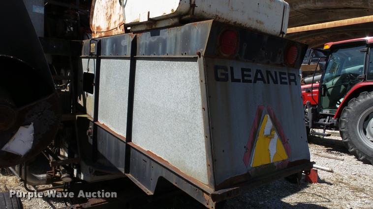 image for item DC2640 Gleaner K2 combine