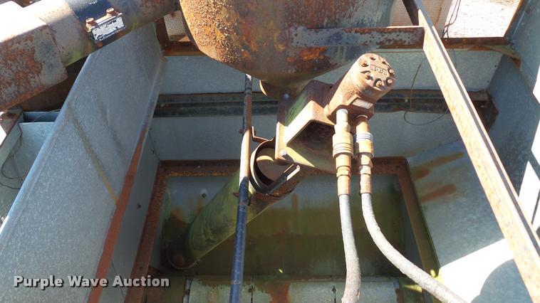 image for item DC2640 Gleaner K2 combine