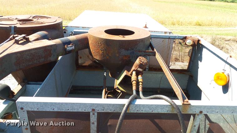 image for item DC2640 Gleaner K2 combine