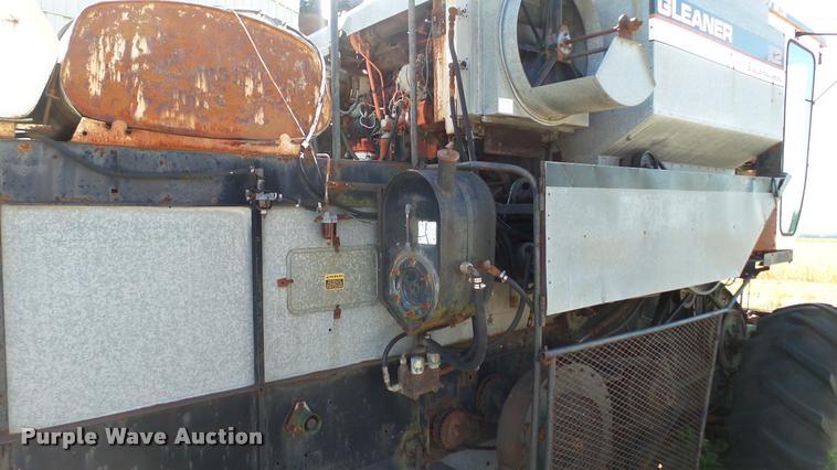 image for item DC2640 Gleaner K2 combine