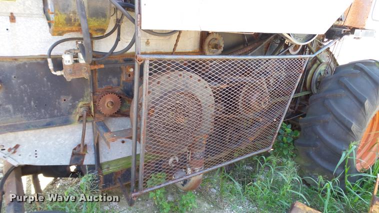 image for item DC2640 Gleaner K2 combine