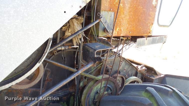 image for item DC2640 Gleaner K2 combine
