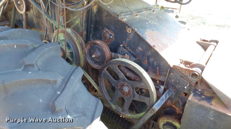 image for item DC2640 Gleaner K2 combine