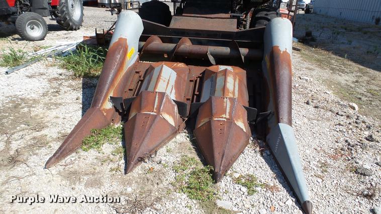 image for item DC2640 Gleaner K2 combine