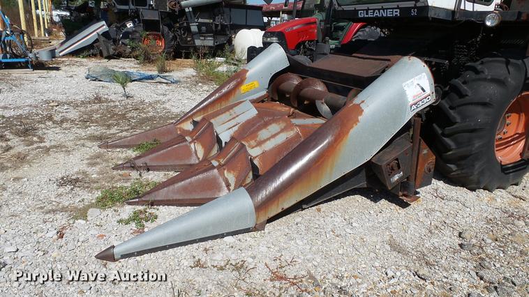 image for item DC2640 Gleaner K2 combine