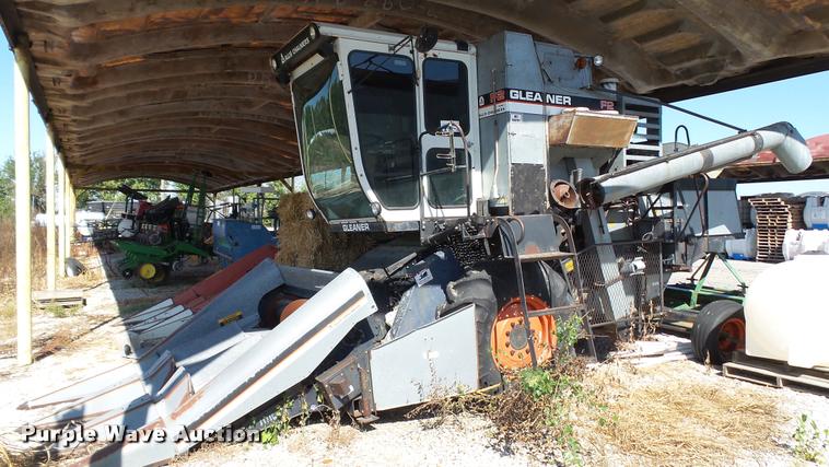 image for item DC2641 Gleaner F2 combine