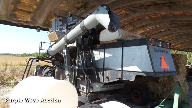 image for item DC2641 Gleaner F2 combine