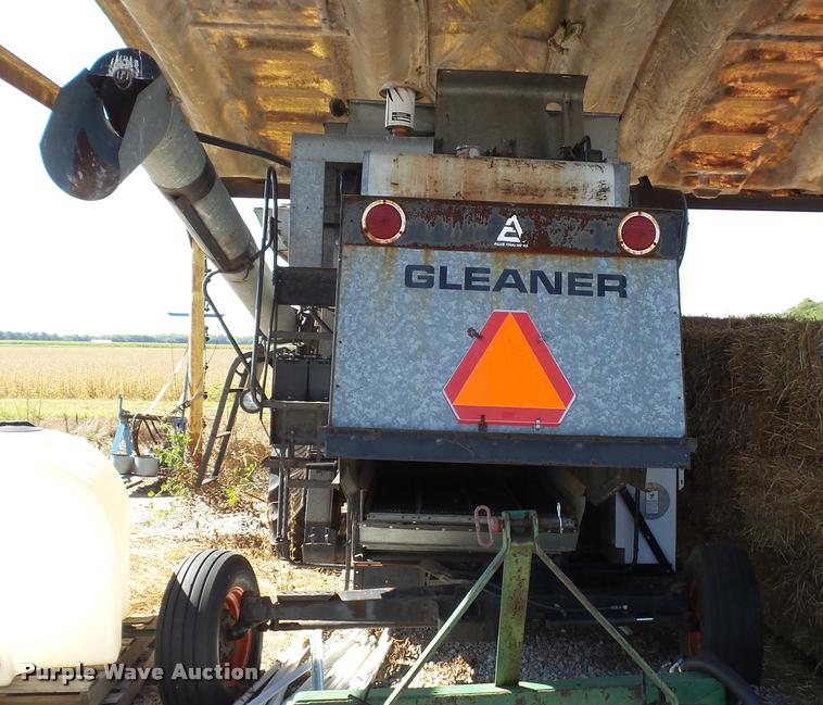image for item DC2641 Gleaner F2 combine