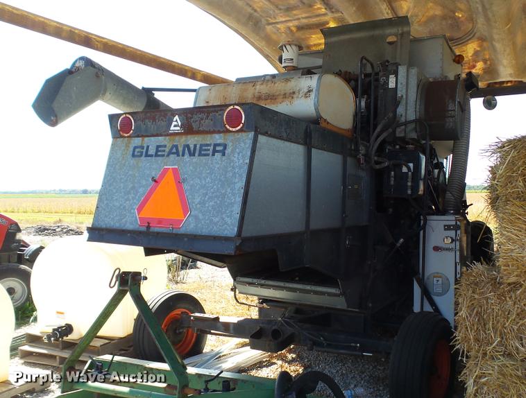 image for item DC2641 Gleaner F2 combine