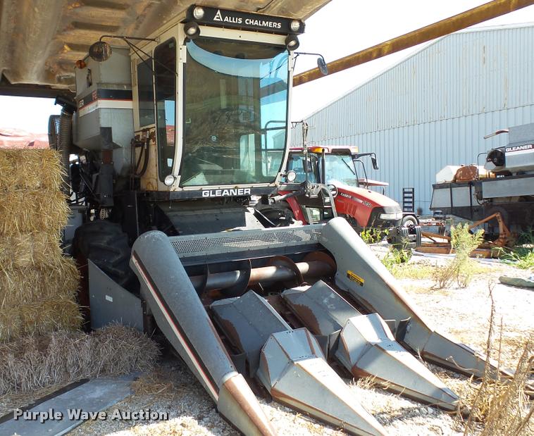 image for item DC2641 Gleaner F2 combine