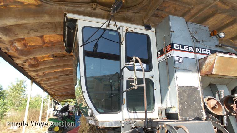 image for item DC2641 Gleaner F2 combine