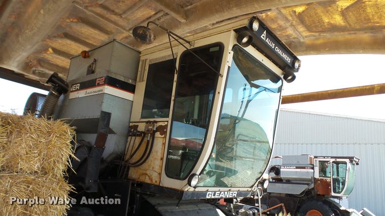 image for item DC2641 Gleaner F2 combine