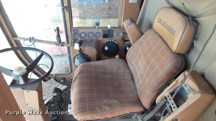 image for item DC2641 Gleaner F2 combine