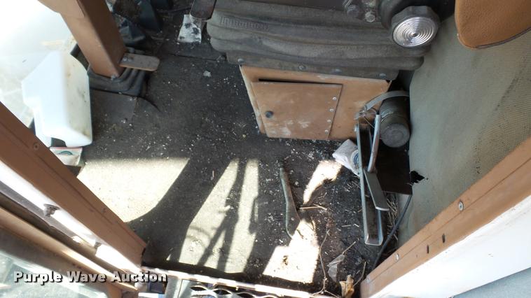 image for item DC2641 Gleaner F2 combine