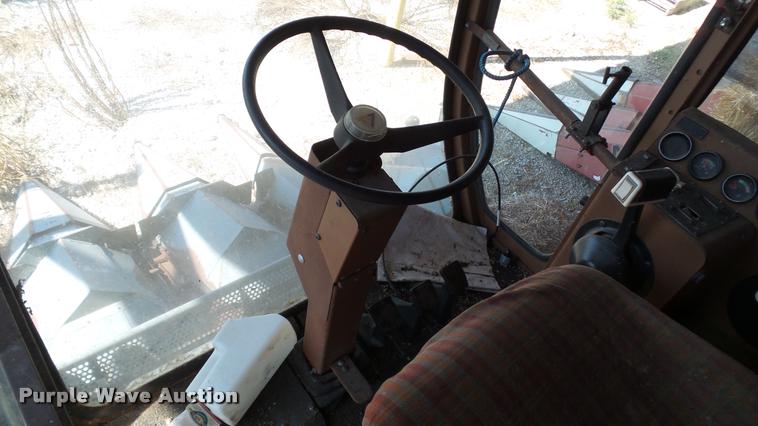 image for item DC2641 Gleaner F2 combine