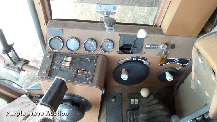 image for item DC2641 Gleaner F2 combine