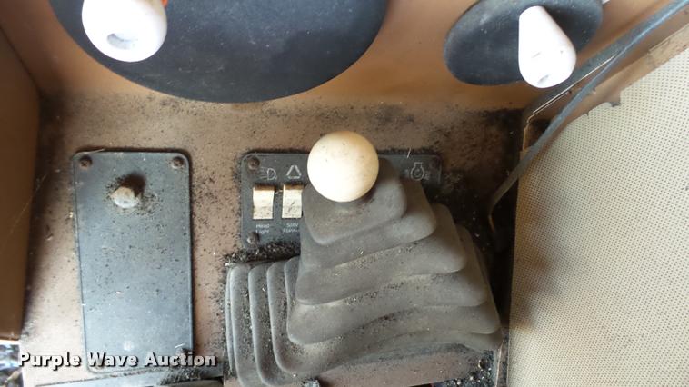 image for item DC2641 Gleaner F2 combine