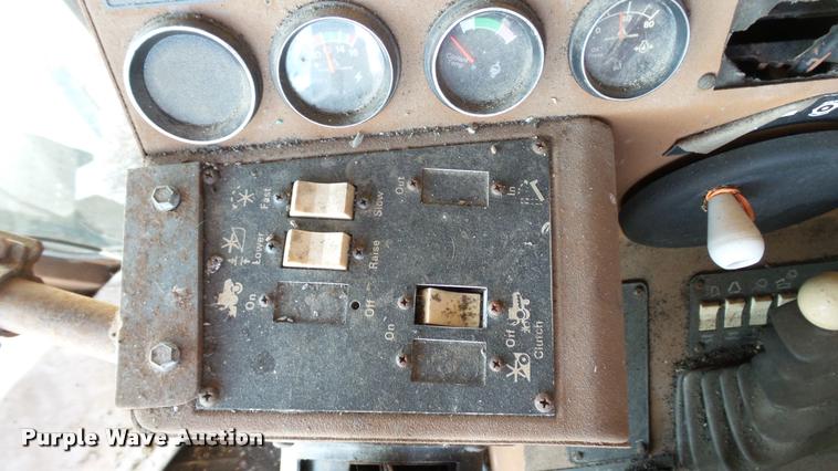 image for item DC2641 Gleaner F2 combine