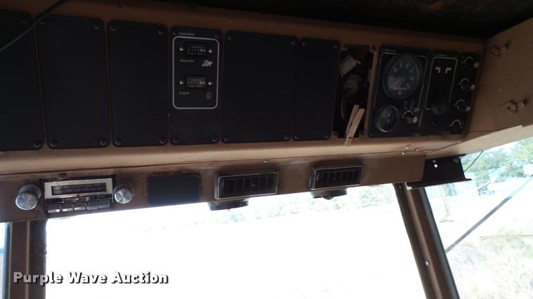 image for item DC2641 Gleaner F2 combine