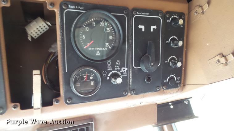 image for item DC2641 Gleaner F2 combine