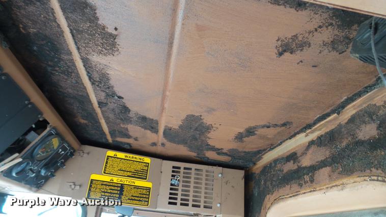 image for item DC2641 Gleaner F2 combine