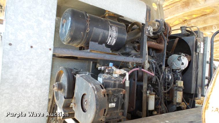 image for item DC2641 Gleaner F2 combine