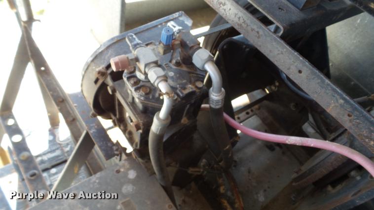 image for item DC2641 Gleaner F2 combine