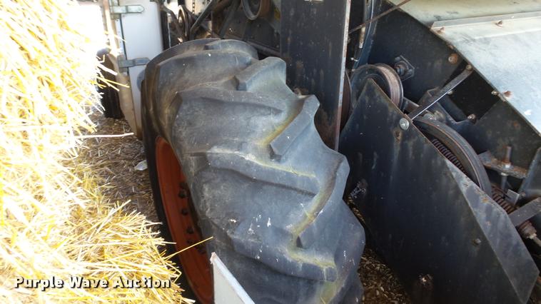 image for item DC2641 Gleaner F2 combine