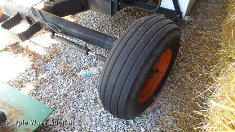 image for item DC2641 Gleaner F2 combine