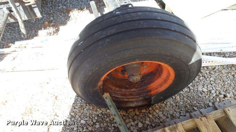 image for item DC2641 Gleaner F2 combine