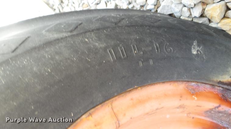 image for item DC2641 Gleaner F2 combine