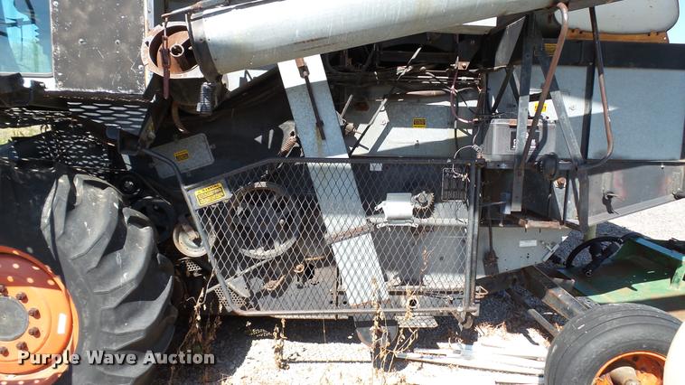 image for item DC2641 Gleaner F2 combine