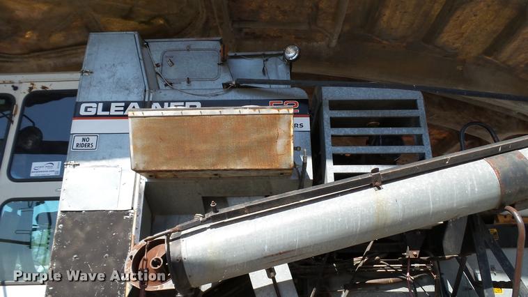 image for item DC2641 Gleaner F2 combine