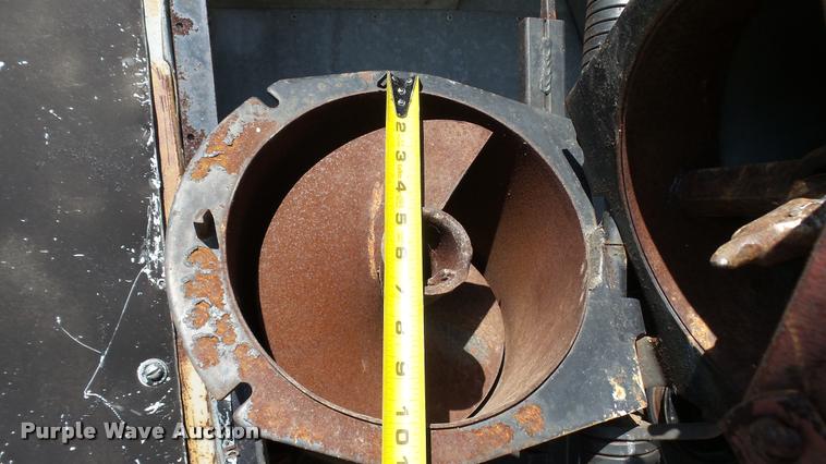 image for item DC2641 Gleaner F2 combine