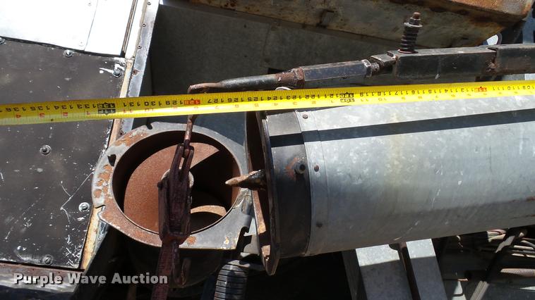 image for item DC2641 Gleaner F2 combine