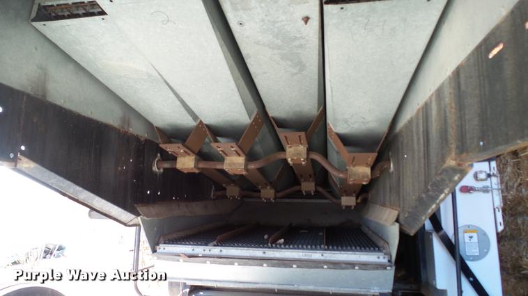 image for item DC2641 Gleaner F2 combine