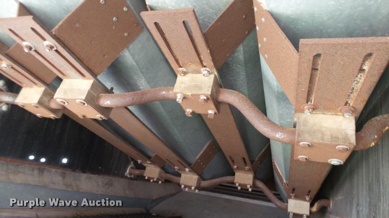 image for item DC2641 Gleaner F2 combine