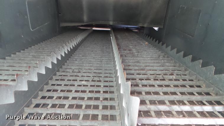 image for item DC2641 Gleaner F2 combine