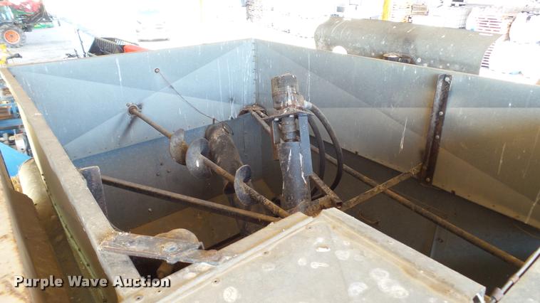 image for item DC2641 Gleaner F2 combine