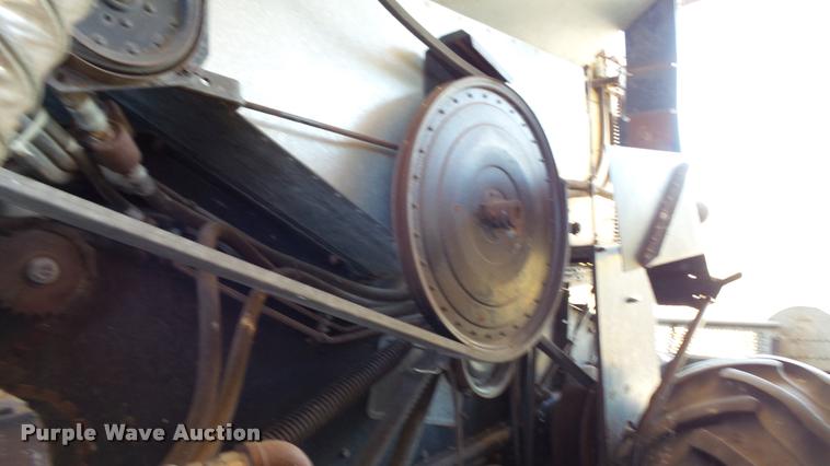 image for item DC2641 Gleaner F2 combine